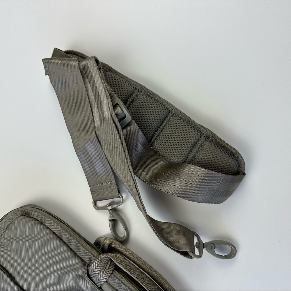 Incase Laptop Bag - Picture 3 of 7